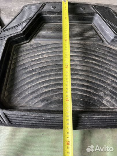 Универсальные коврики в салон автомобиля