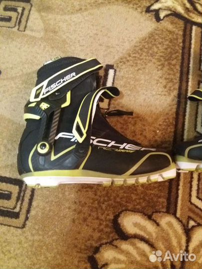 Лыжные ботинки