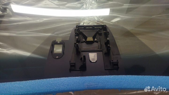 Стекло лобовое на LandCruiser200