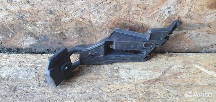 Направляющая заднего бампера правая Volkswagen Go