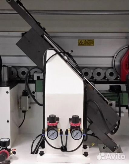 Автоматический кромкооблицовочный станок WoodTec