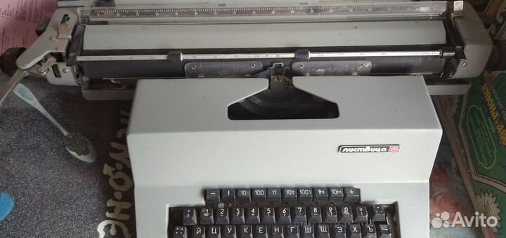 Печатная пишущая машинка Листвица