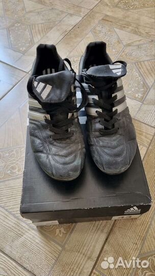 Футбольные бутсы adidas классика