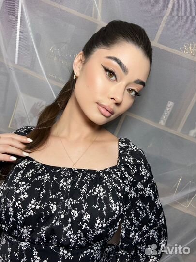 Визажист бровист