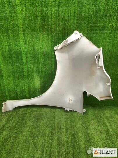 Крыло переднее правое nissan NV200