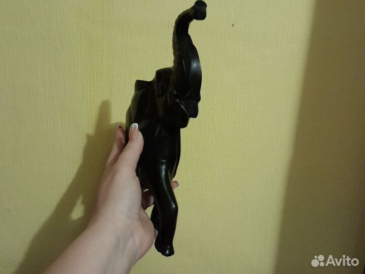 Статуэтка слон из чёрного дерева