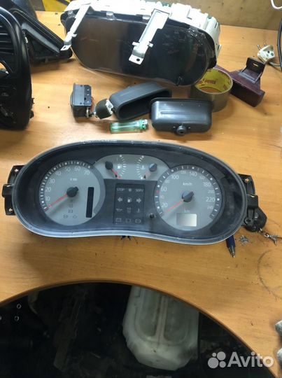 Комбинация приборов Renault Symbol АКПП