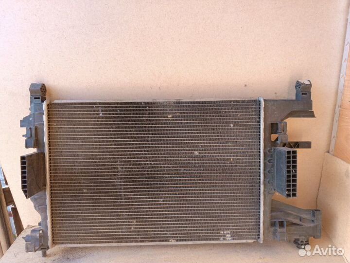 Радиатор охлаждения (основной) Opel Astra J 1.4
