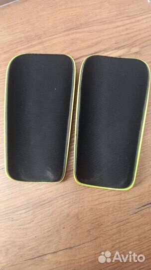 Щитки футбольные