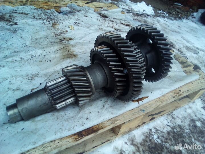 Вал промежуточный кпп 5-ти ступка Маз в сборе