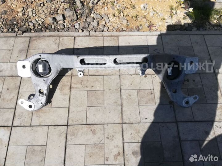 Балка передняя поперечная, подрамник Touareg Audi