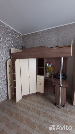 Детская кровать чердак со столом и шкафом
