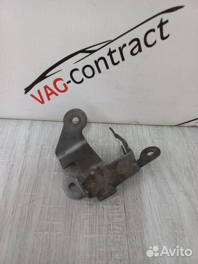 Кронштейн жгута проводов Volkswagen Touareg 1 рест