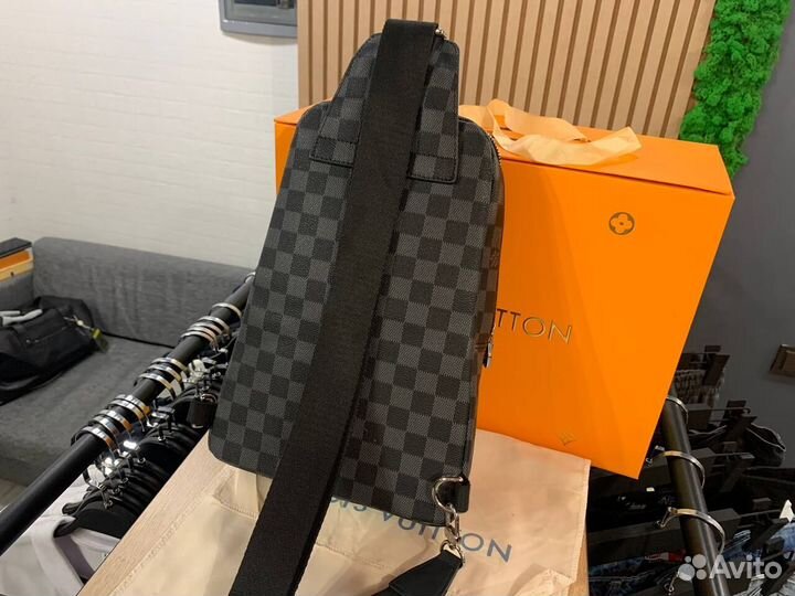 Сумка Louis Vuitton через плечо