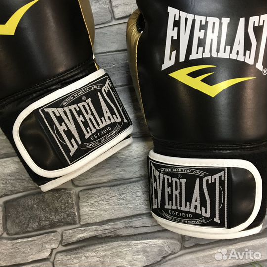 Боксерские перчатки Everlast