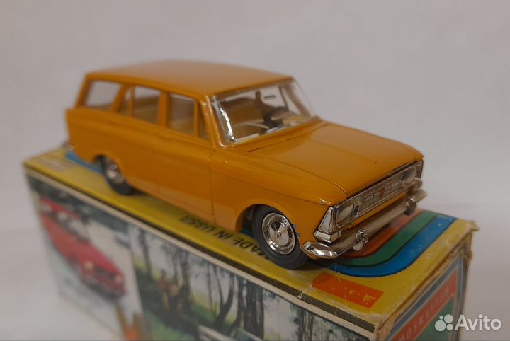 Модель 1/43 СССР Москвич 427 А-4 Охра