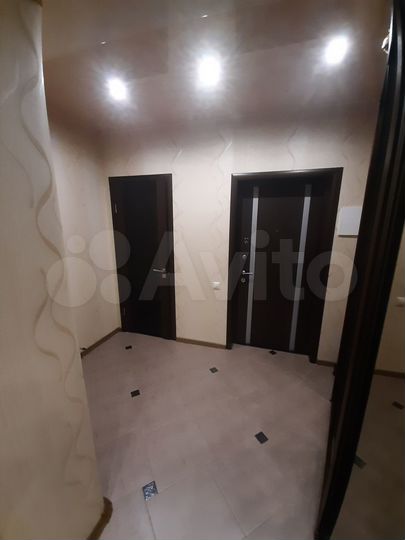 2-к. квартира, 80 м², 2/10 эт.