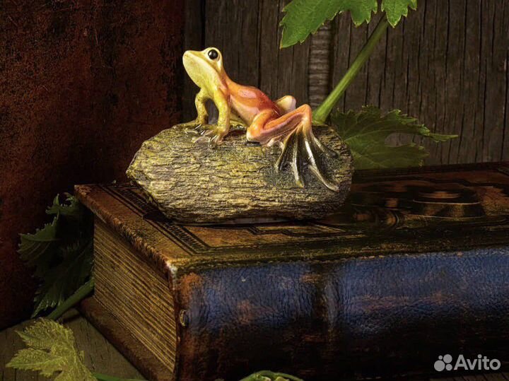 Фигурка декоративная лягушка