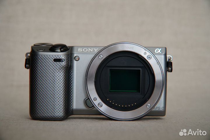 В доставке sony NEX 5R + 18-55 (пробег 20k)