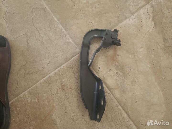 Петля капота правая рено дастер 2