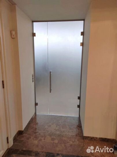 Межкомнатные стеклянные двери на заказ