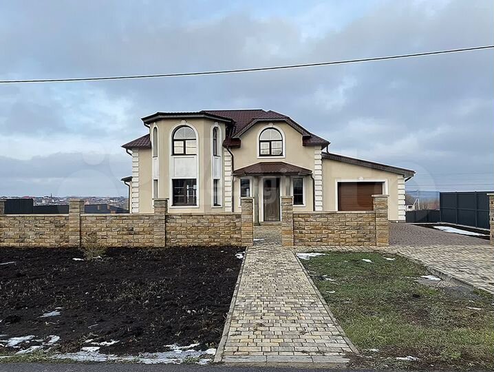 Дом 293,4 м² на участке 12,5 сот.