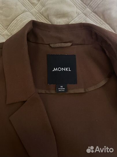 Женский пиджак шоколадного цвета