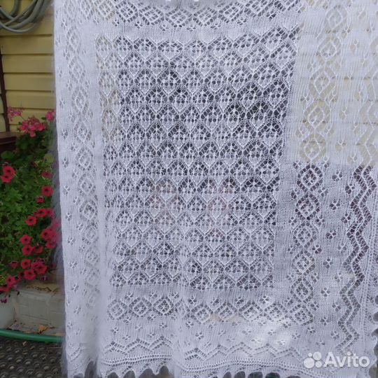 Пуховый ажурный платок