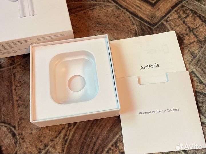 Коробка от AirPods apple