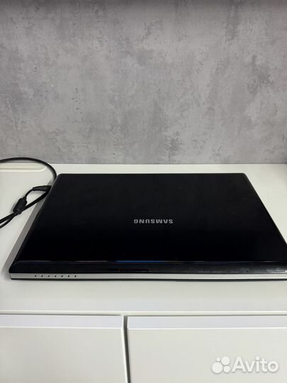 Ноутбук samsung np r520