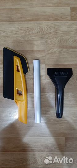 Насос автомобильный (компрессор) и щетка скребок