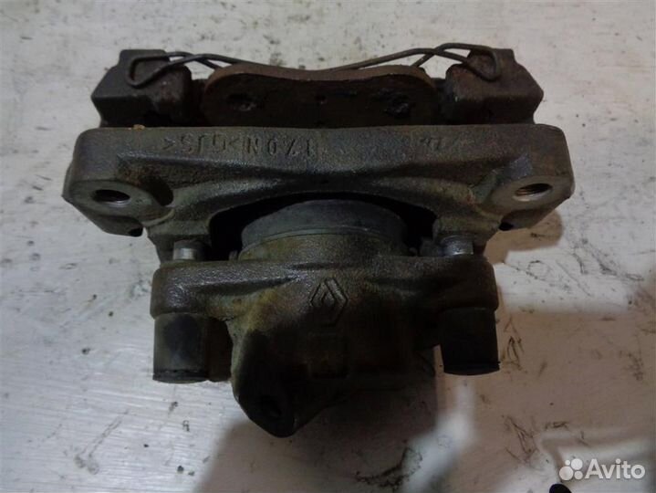 Суппорт передний правый Renault Fluence 2010