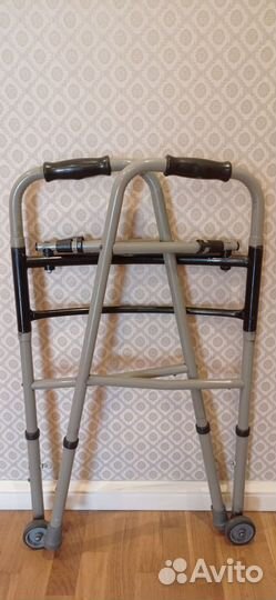 Ходунки для взрослых на колесах