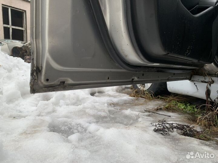 Дверь передняя левая на Nissan Skyline 35