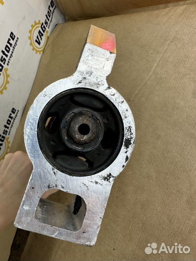 Рычаг подвески правый передний Audi A3 8P 2006