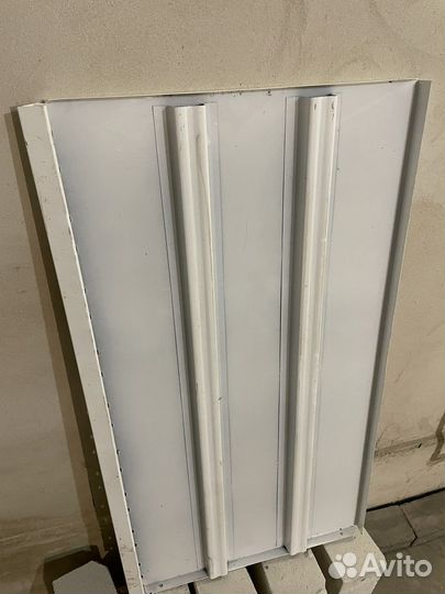 Стелажи металлические, полки