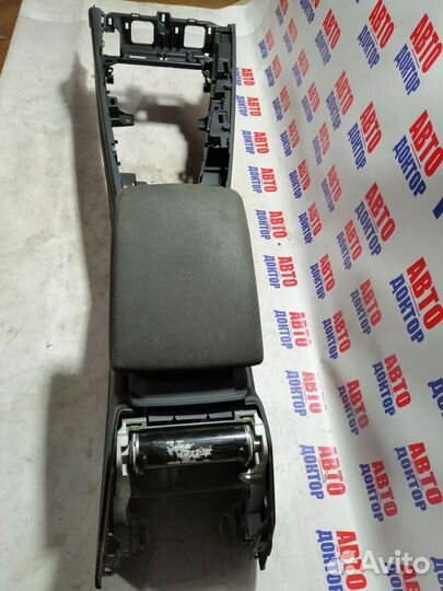 Центральная консоль с подлокотником Audi A4 B9