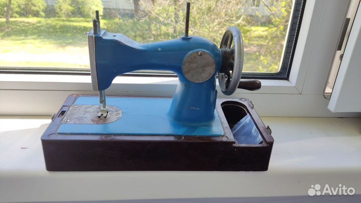 Детская швейная машинка СССР