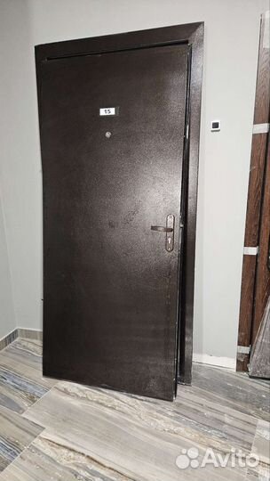 Дверь входная металлическая от застройщика