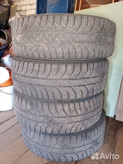 Bridgestone Ice Cruiser 7000 215/65 R16 98T