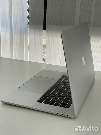 Apple MacBook Pro 15 2017 Touch Bar i7/16/512