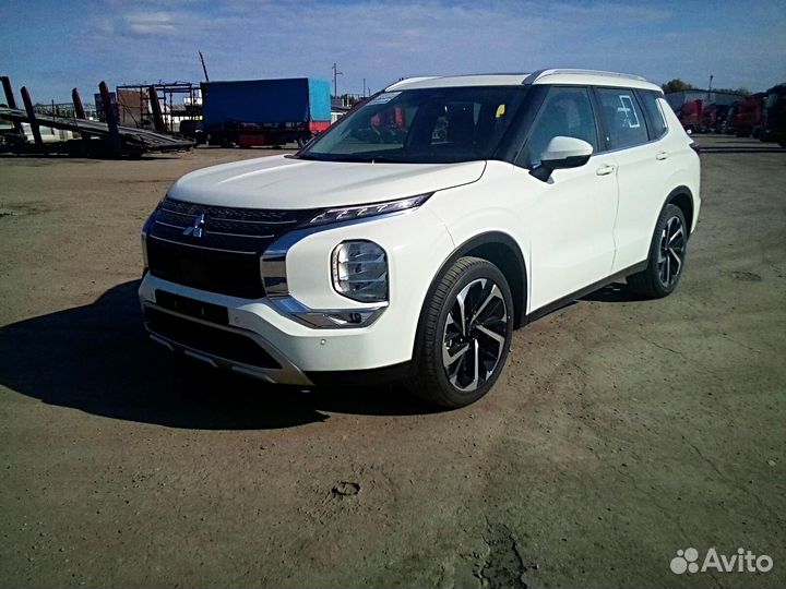 Mitsubishi Outlander 2.5 CVT, 2022, 60 км