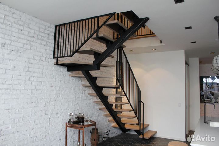 Лестница на металлокаркасе