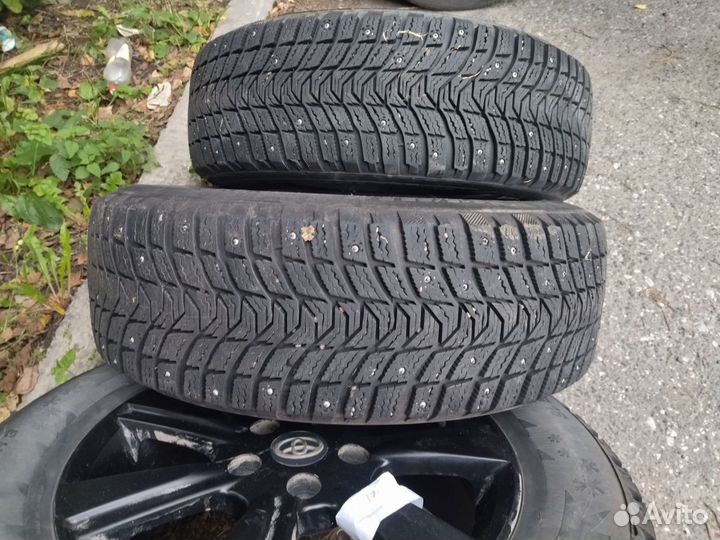 Michelin X-Ice North 3 215/65 R16