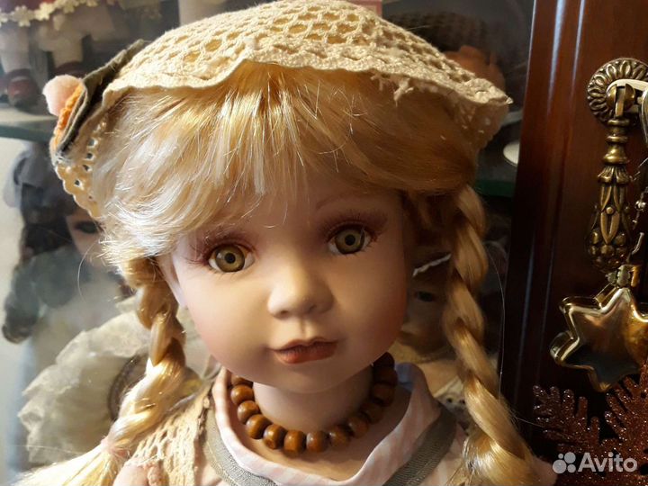 Кукла фарфоровая большая 57см
