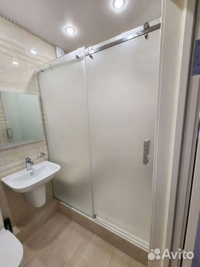 Стеклянная перегородка в ванную