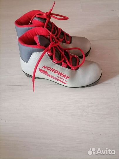 Лыжные ботинки детские 36 размер