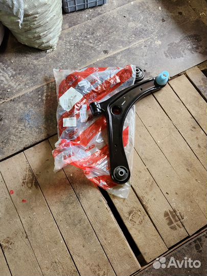 Ручаги передней подвески лансер 10