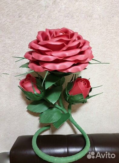 Роза из изолона. Ростовые цветы. Светильник