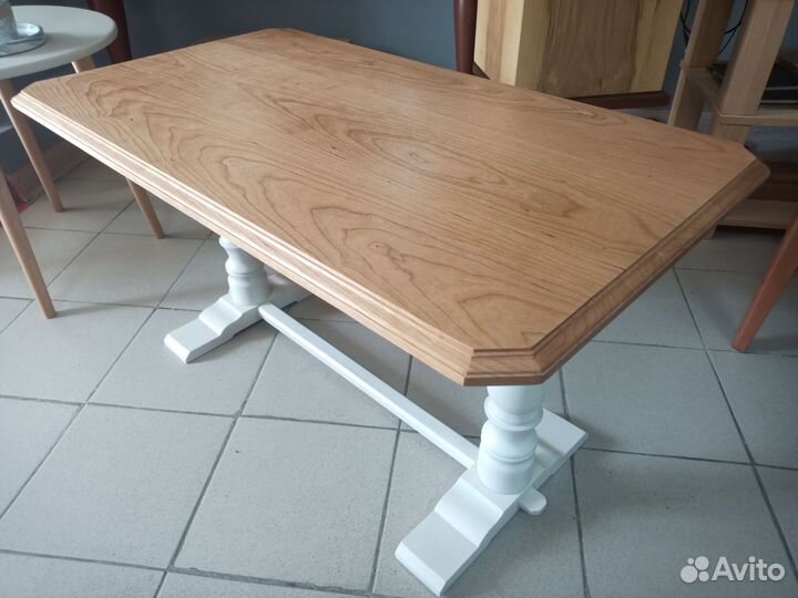 Журнальный столик